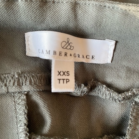 Capris and Crop pants - Picture 6 of 7